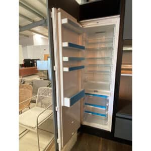 Gaggenau Refrigerator 200 Series, 177.5 x 56cm, soft close. Model: RC282305. UNUSED, EX-DISPLAY.
